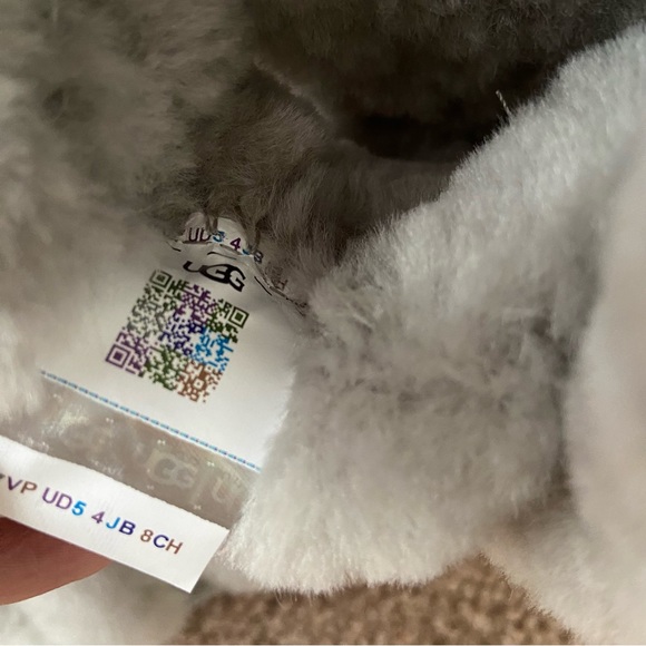 NIB UGG Scuffita Genuine Shearling Slide Slippers - Picture 11 of 15